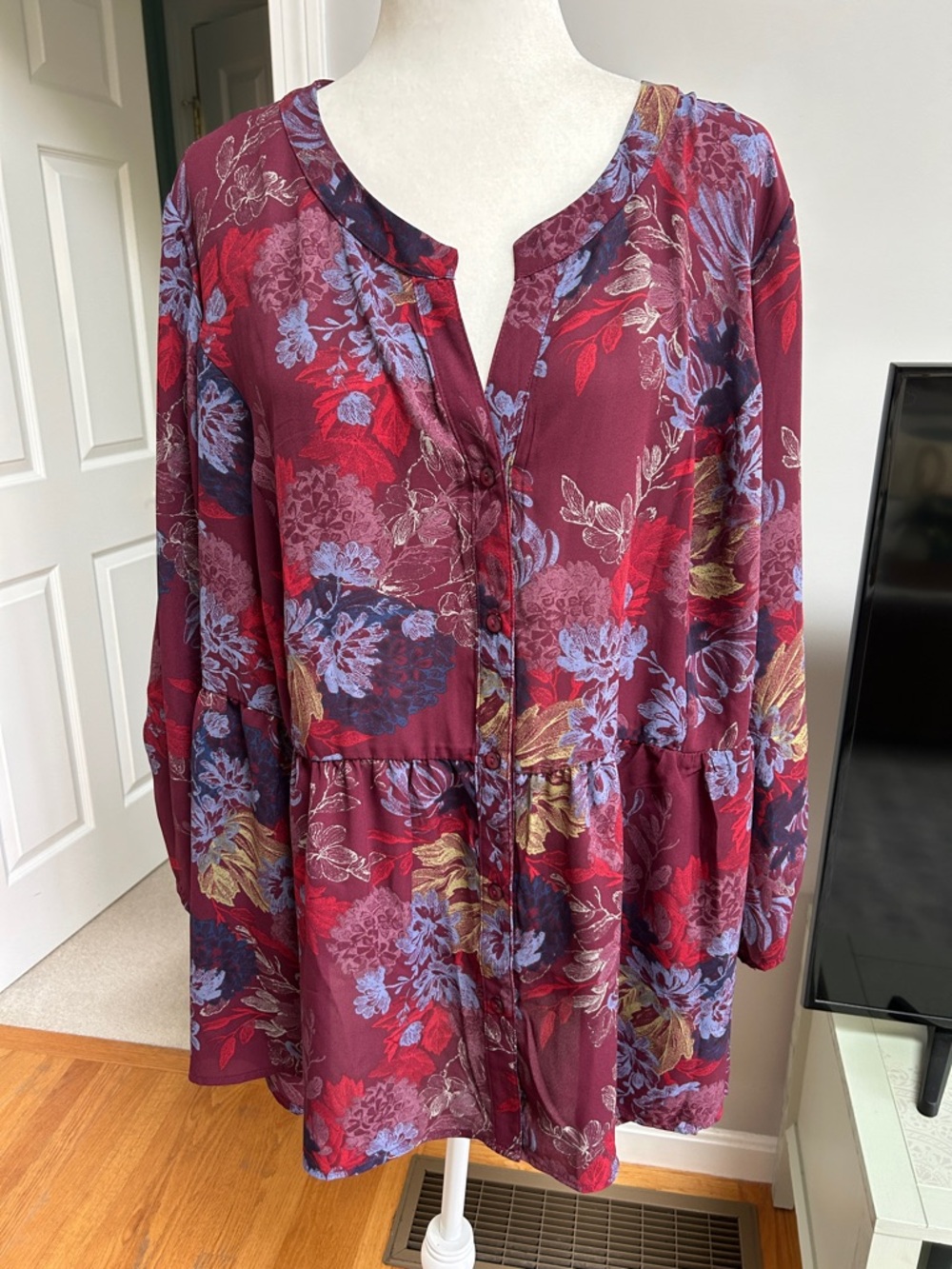 Floral Button-Front Peplum Tunic in Burgundy